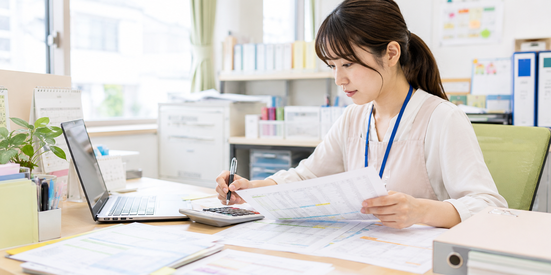 処遇改善等加算の集計作業に取り組む事務の様子